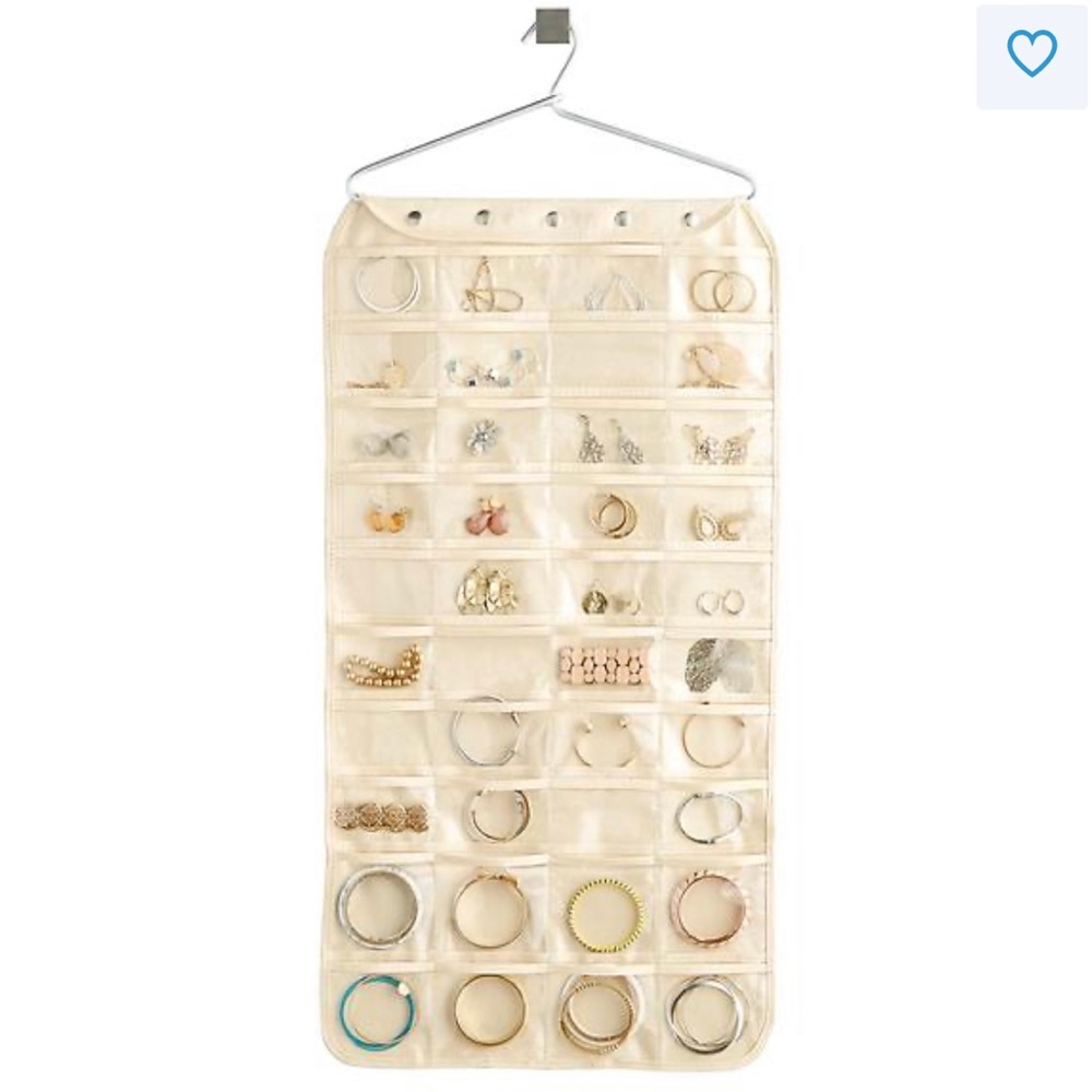 Hanging jewelry/accessory holder
